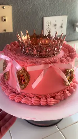 Princess Cake 🏰👑👸🏻 #fyp #pink #cake #cakedecorating #foryoupage 