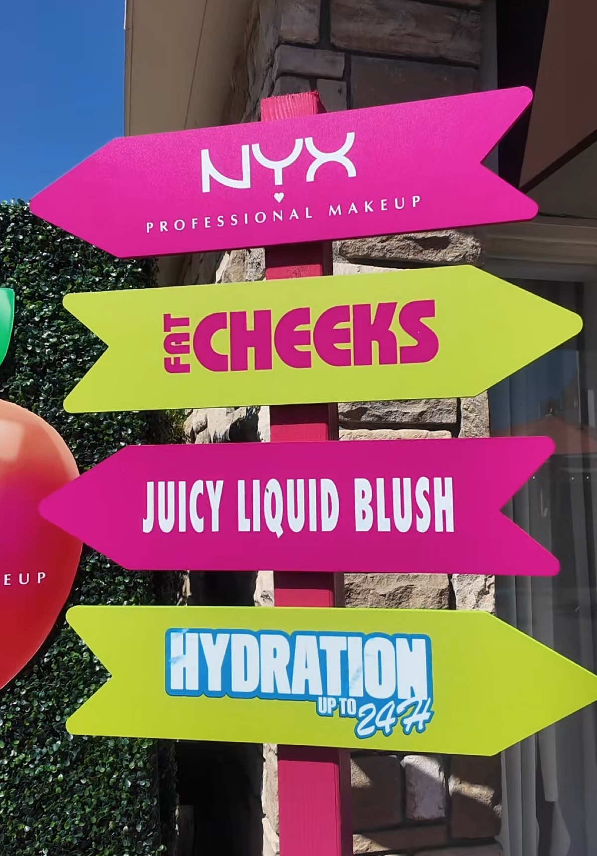NYX Fat Cheeks blush pop up at farmers market! Ends today at 6pm #thingstodoLA #nyxfatcheeks #nyx #contentcreator #thegrove  