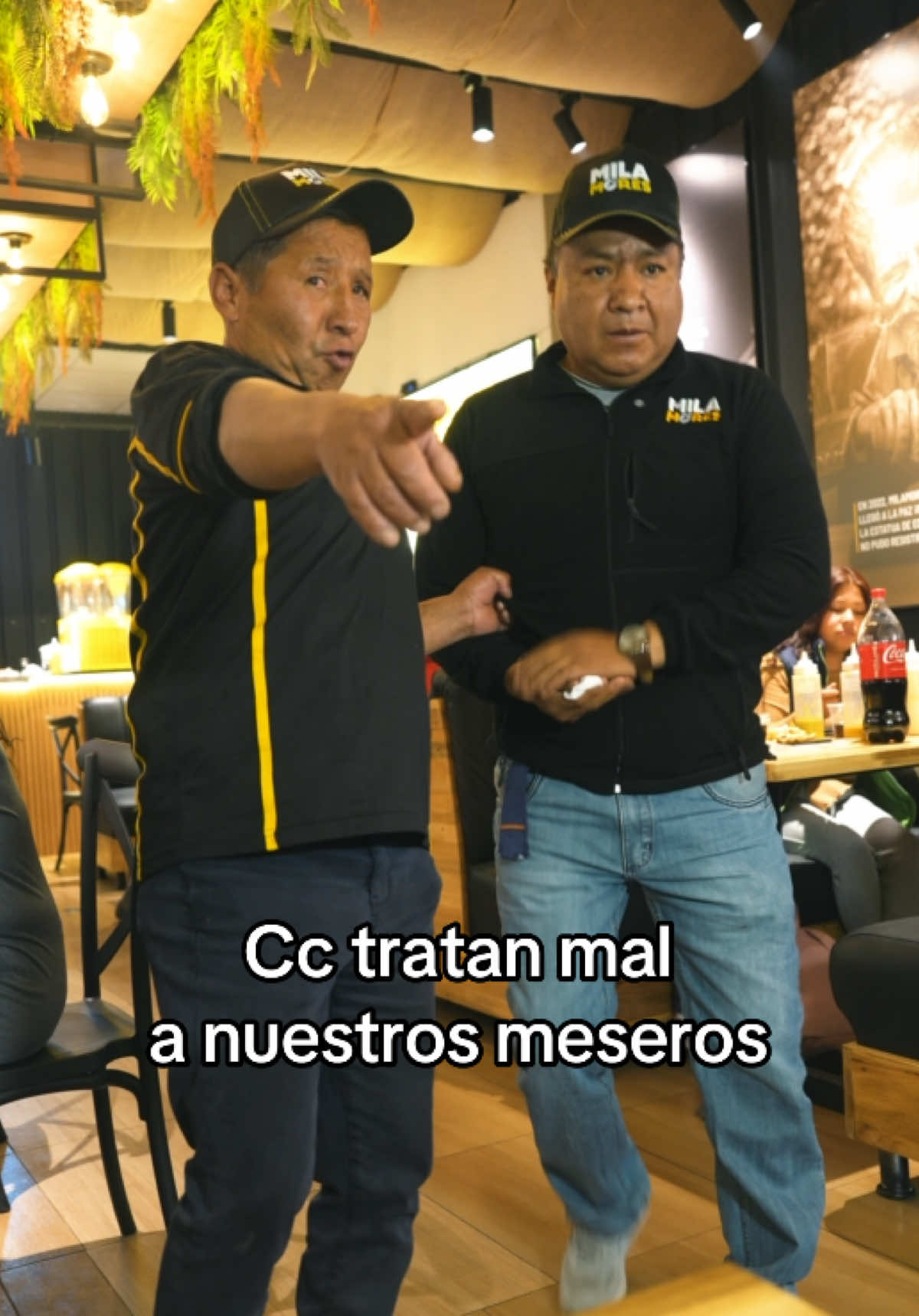 Cc tratan mal a nuestros meseros. #Bolivia #Milanesas #Milamores CRÉDITOS: LOS CHOCLOS