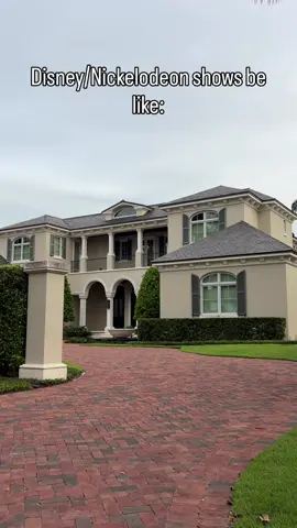 Sunday night means new episode!! 😊😊