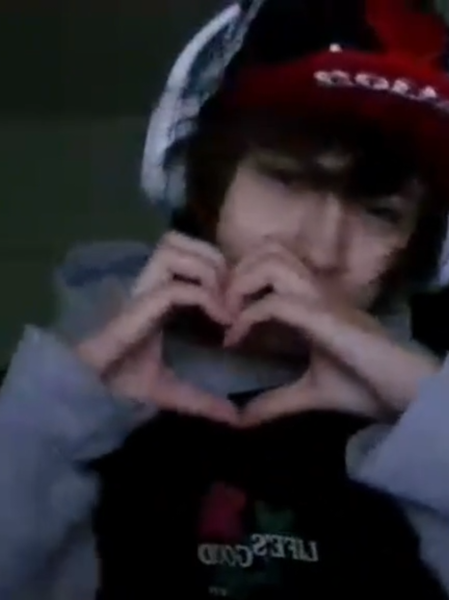 #mukbang #fyp #littleceasers #pizza #hatersgonnahate 