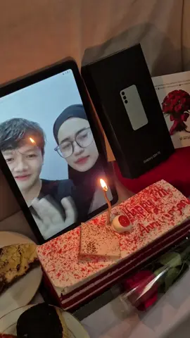happy 1st wedding anniversary sayang🤍🕊.satu tahun dengan beribu maaf dan memaafkan. perjalanan masih panjang kita lewatin tahun tahun berikutnya dgn penuh rasa ikhlas sabar dan suka cita. iloveu more sayang🤍@yunithv  happy 365 days🤍🕊 #masyaallahtabarakkallah #1thnwedding #tilljannah  #anniversary #iloveu 