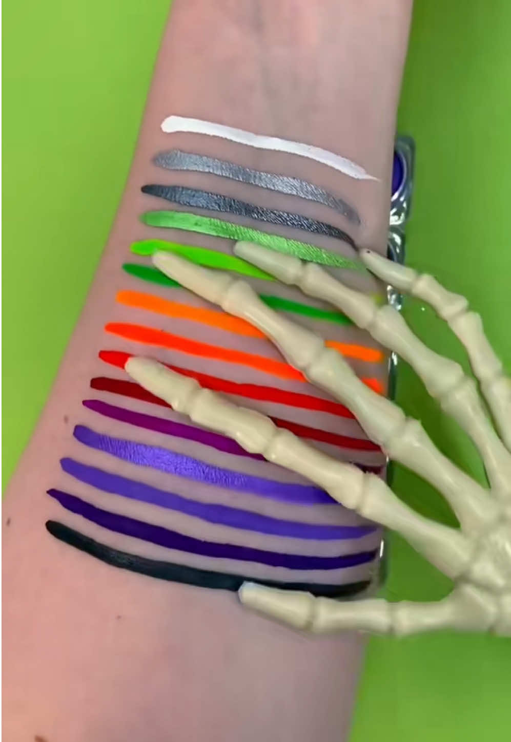 Halloween Graphic Liner Bundles are back!! 🎃👻 Limited quantities available. Bundle includes: 15 single water activated liners, 1 detail liner brush, and 1 spray bottle! #graphiceyeliner #wateractivatedliner #graphiclinertutorial #halloweenmakeup #fyp 