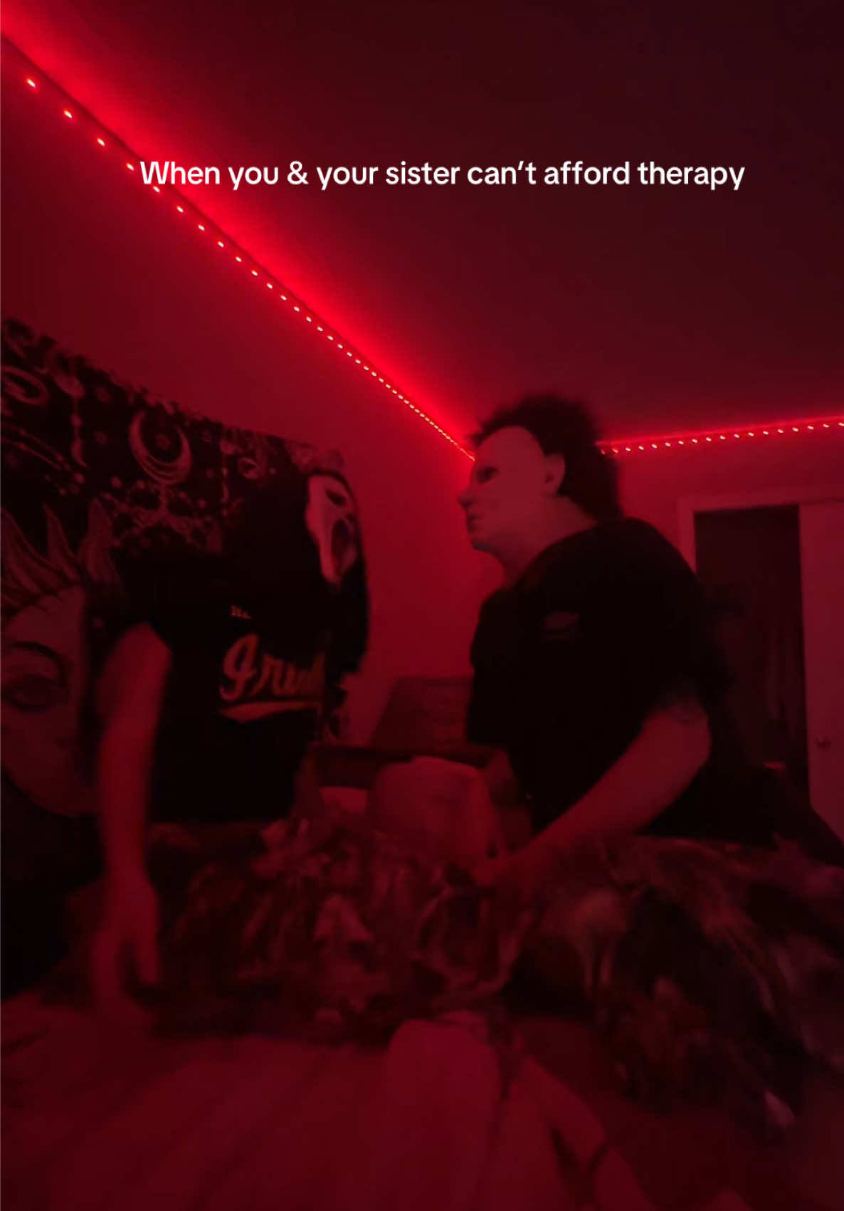 @I do nails #sisters #funny #halloween #scream #therapist 