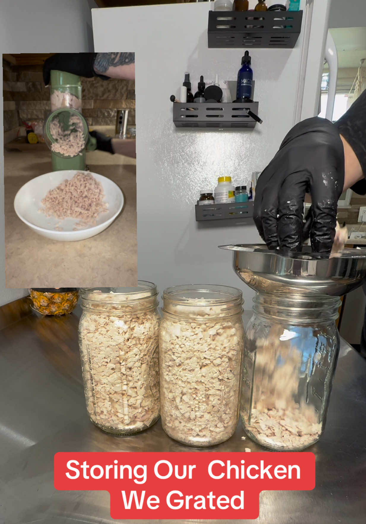 🥒🍅 Keep your food fresh way longer with this electric Mason Jar Vacuum Sealer! It works with both wide-mouth and regular-mouth jars and has an auto-stop function so you get a perfect seal every time 🙌 Comes with 7 free accessories and makes food storage, canning, and meal prep so much easier. No more wasted produce — just fresh, sealed, and ready when you are 👌 #kitchen #KitchenHacks #kitchengadgets #vacuumsealer #vacuumseal 