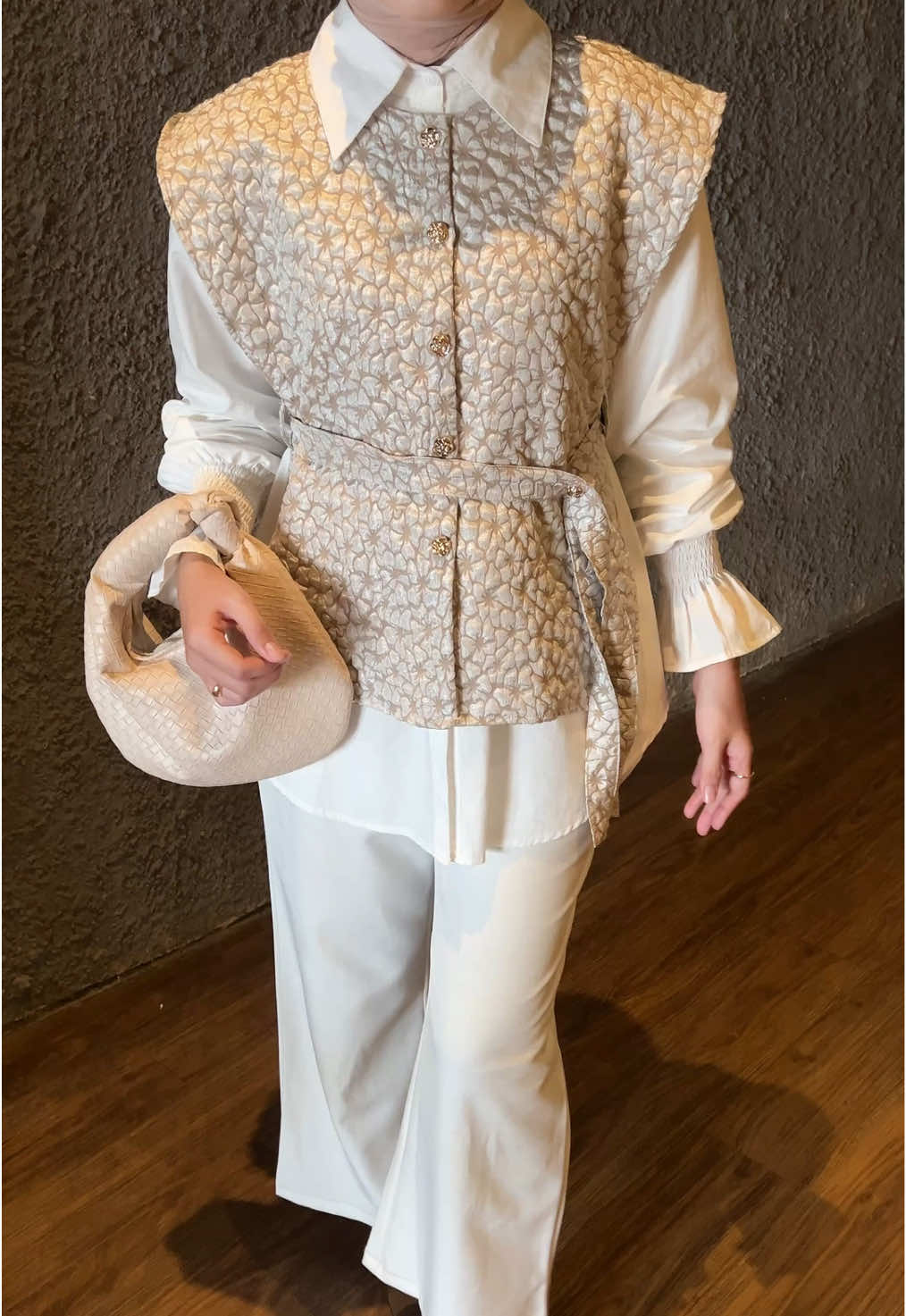 Latte jadi salah satu warna best seller, soft banget🤍#atasanwanita#blouse#outfitinspo#outfit#outfitideas 