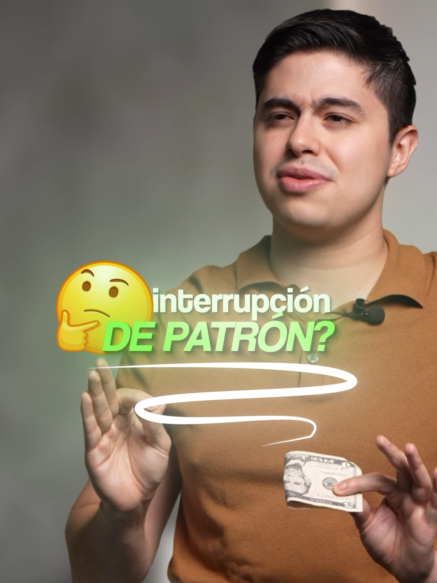 La Técnica Interrupción Del Patrón 👇🏼  La mente funciona en patrones. Cuando alguien te intenta vender algo, automáticamente activas una respuesta de rechazo, sin siquiera pensarlo. Pero cuando alguien rompe ese patrón con algo inesperado, el cerebro se detiene, se confunde… y escucha. A eso se le llama “interrupción de patrón”, una técnica muy usada en ventas, negociación e incluso en comunicación personal. Porque cuando logras cambiar la dirección natural de una conversación, abres la puerta a nuevas oportunidades. Debes entender cómo funciona esta técnica y cómo puede ayudarte a conectar mejor, persuadir con más inteligencia y sobre todo, a entender cómo opera la mente humana en los momentos de decisión. Déjame saber tus dudas y preguntas acerca de este tema en los comentarios 👁️ ¿Ya habías escuchado de esto antes? #AndresGarza #Dinero #Finanzas #FinanzasPersonales #Invertir #Inversión #Inversiones #Mentalidad