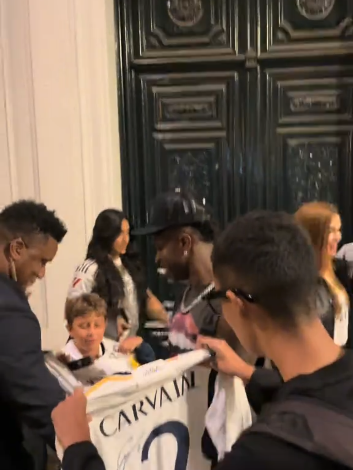 Vini Jr e Virginia flagrados na Espanha #foryou #fyyyyyyyyyyyyyyyy #memesbr #fyp #fyyyyyyyyy #virginia #realmadrid #vinijr #viniciusjr