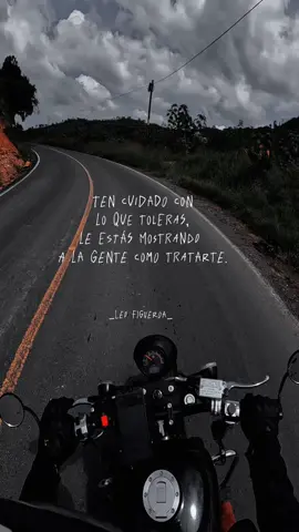 A veces no se trata de lo que dices, sino de lo que permites. Cada vez que toleras algo que te duele, enseñas a otros hasta dónde pueden llegar contigo. Pon límites, incluso cuando te tiemble la voz. #Reflexión #Pensamientos #fyppppppppppppppppppppppp #motos #AmorPropio