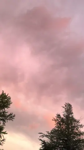 Weather looking interesting tonight, last video doesn’t not do the colors justice 🤔💜💜💜