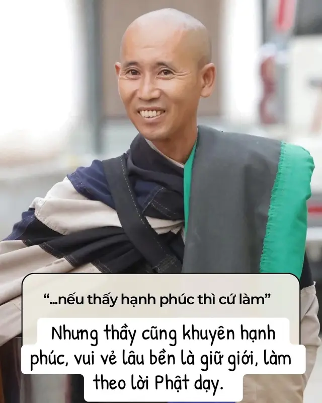 Câu chuyện LQH mới kể về việc Hà cúng ly nước lá cây cho Thầy là thật, và có ý nghĩa để mọi người hiểu hơn câu nói của Thầy. Sáng nay LQH cúng dường ly nước thảo dược từ cá cây.  - Thầy nói: mọi người không phải làm thế đâu, để con kham nhẫn. Cái ho này con tự chữa được.  - Hà đáp: Nhưng mà Thầy bảo bọn con làm gì nếu thấy hạnh phúc thì cứ làm mà, con làm cái này con thấy vui hạnh phúc nên con làm. - Thầy đáp: Cái đó không phải là hạnh phúc, vui vẻ lâu bền. Hạnh phúc là giữ giới, làm theo lời Phật dạy.  Thế đấy, vì câu nói 