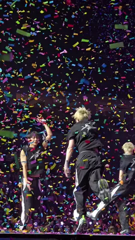 i love whatever this is 😭 my dancing queens #p1harmony #mostwantedtour #p1harmonydallas 