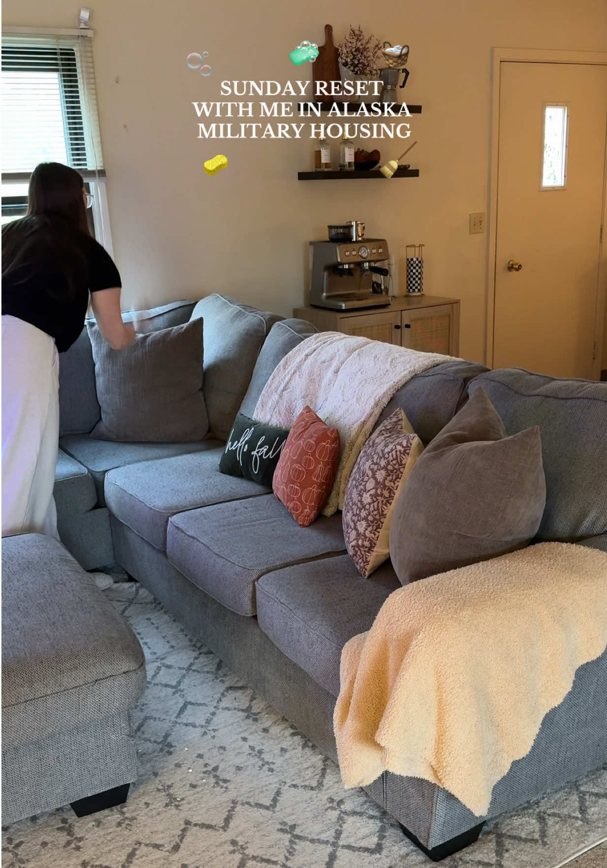SUNDAY RESET DAYYYY!! let’s clean my dirty a** house🤭🧡✨ also shamelessly using this sound again bc this song has been on repeat for me #sundayreset #cleaning #militaryhousing #militarywife #cleaningmotivation 