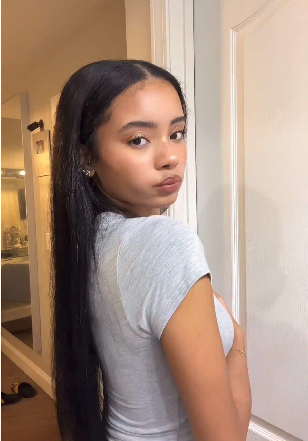 I've tried so many clip-in brands, and these are hands-down the BEST straight clip-ins I’ve ever used 👏🏽 Seamless, tangle-free, and 100% human hair😍 @vivaceusa_official  #Vivace #StyledWithVivace #VivacebyKiss #TrueLuxe #TrueLuxeClipIn          