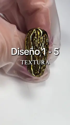 Diseño 1-5 “Textura”  Comenzamos con mini tutoriales de diseños súper top de relieves y texturas. Cualquier duda déjalo en los comentarios y lo responderemos lo más pronto posible. Besitoooooos 🫀 #viral #viralvideo #nail #nailtutorial  #chromenails 