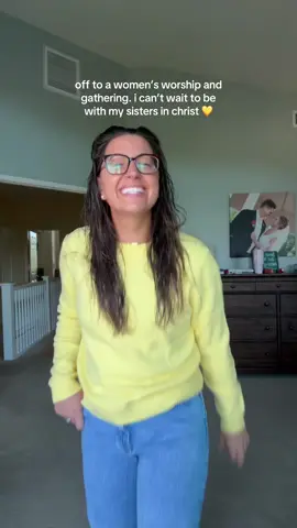 i have a feeling tonight will be so powerful and exactly what my heart needs. also thank you mom for my new yellow sweater 💛