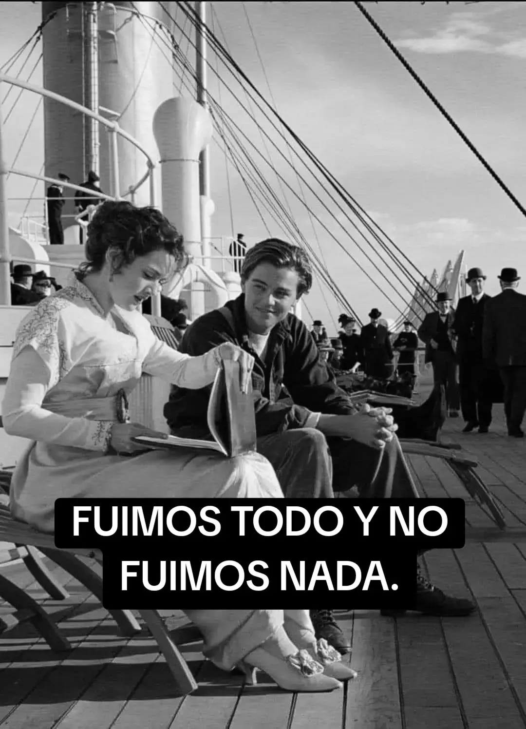 Te amo, aunque no somos ni seremos, pero estuvimos y fuimos. Fuimos las personas correctas  con la vida equivocada. Fuimos la forma más bonita y triste  que tuvo la vida, para echarnos en cara  que no se puede tener todo. Lo sé y lo sabes,  eres mi amor para otra vida, mi amor para otra ocasión. Llegaste demasiado pronto... Y aún así fue tarde. Me entendias más que nadie, y no existió alguien.... Que te entienda más que yo. Siempre he creído que todo es posible y que lo imposible, solo tarda un poquito más. Pero querido amor imposible contigo esa teoría esta de más. A veces siento que fuimos  impuntuales o puede que el destino, se haya encaprichado tanto  con nosotros.... Que decidió ponernos, un minuto tarde. Tal vez una persona antes, o una persona después. #todoelmundo #argentina🇦🇷 #reflexión #pensamiento #sentimientos  😘🫶
