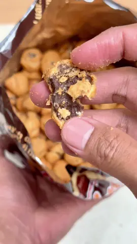 Cemilan viral Soes Coklat enak banget, soesnya renyah coklat ya lumer dimulut, ada ukuran 500g/1kg #soescoklat #soescoklatlumer #soeskering #soescoklatmurah #soesstrawberry 