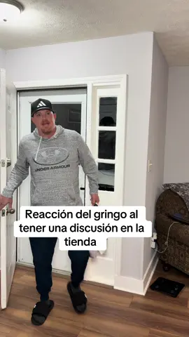 Reacción del gringo al tener una discusión en la tienda #reaction #drama #gringoylatina #humor 