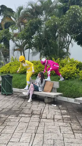 Power Rangers en plena batalla 🤟🏼 #parkour #theoffice #humor 