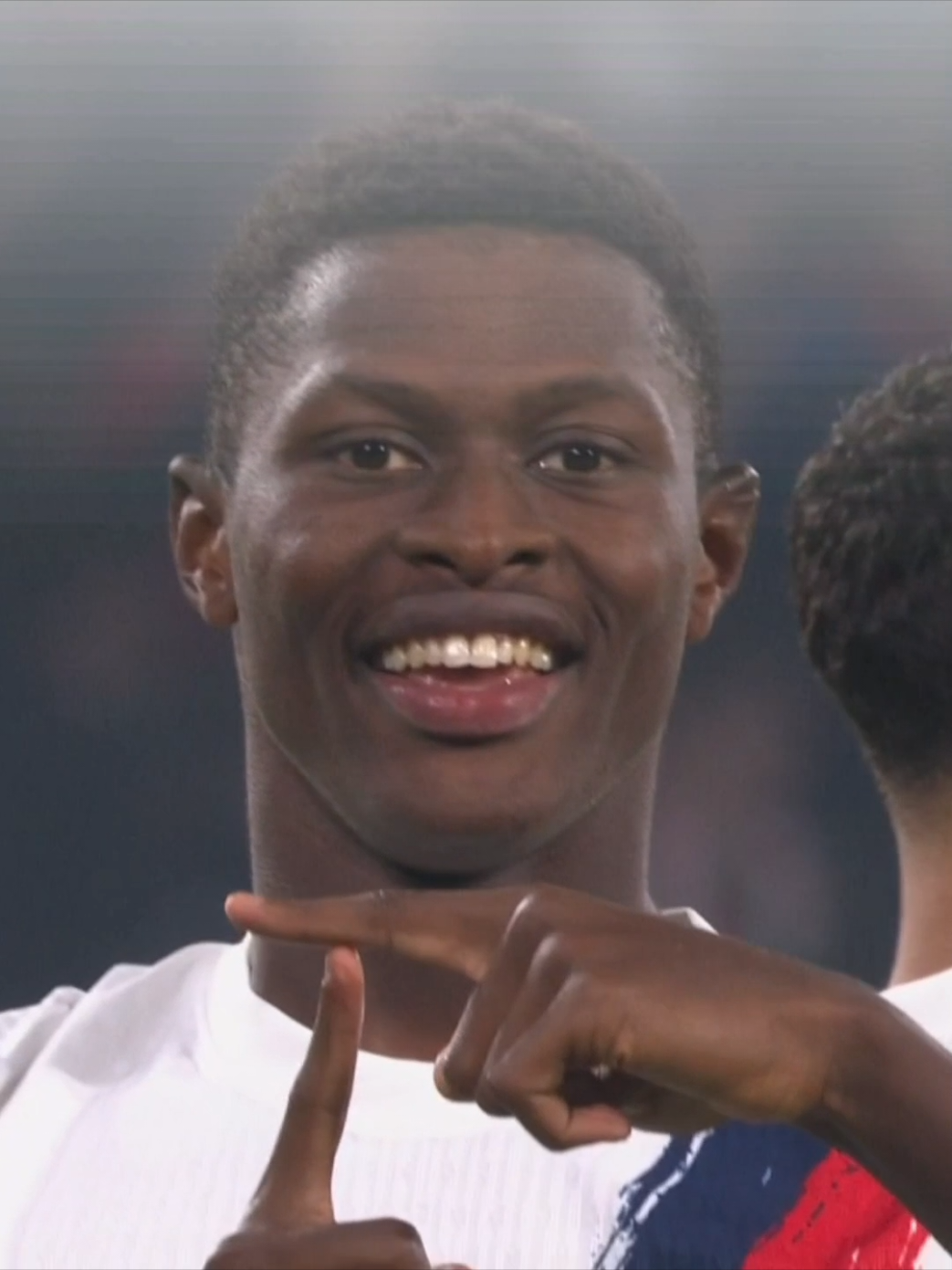 what a freekick 🤯 #nunomendes #psg #footballedit #foryoupage 