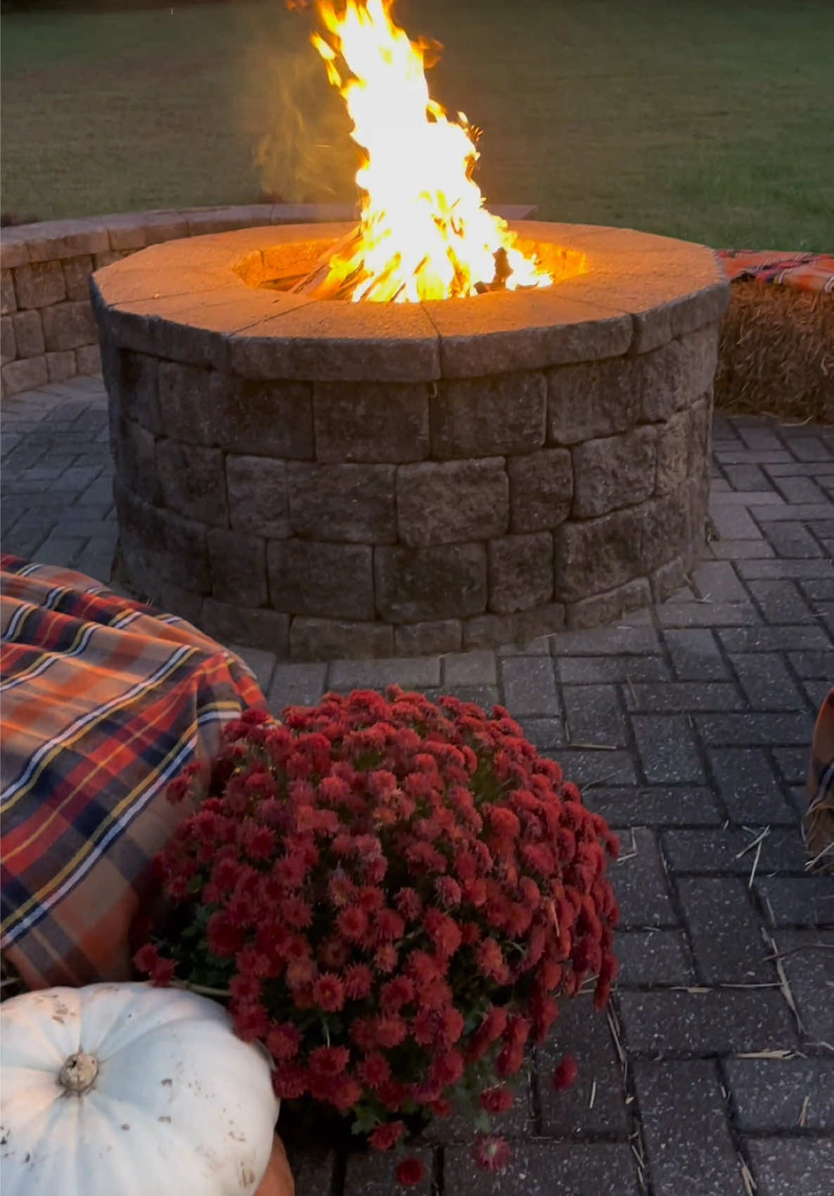 Simple bonfire setup 🔥 #bonfire #fall #party #october 