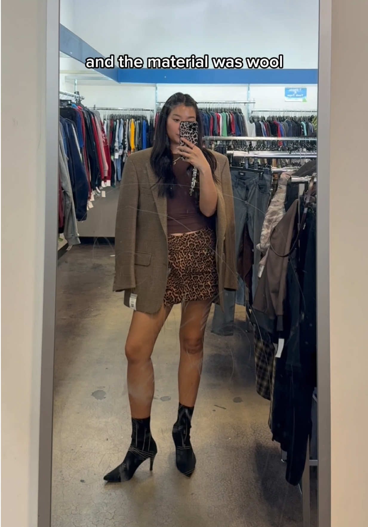 The thrill of finding something you’ve been wanting at the thrift store is enough to keep you coming back ✨ #thrifting #thrifted #thriftshop 