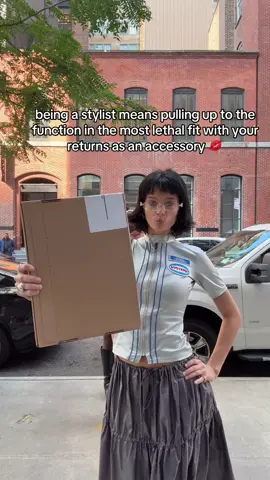 bring my 📦 everywhere #stylist #cuteoutfits #falloutfit 