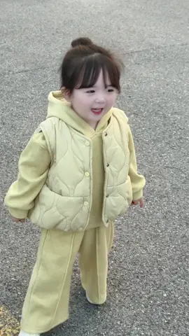 E có nhiều đồ xinh lắm nè. Vào trang lựa các c uii🥰🥰#thoitrangtreem #phoidoxinh #quanaotreem #embedangyeu #setbegai 