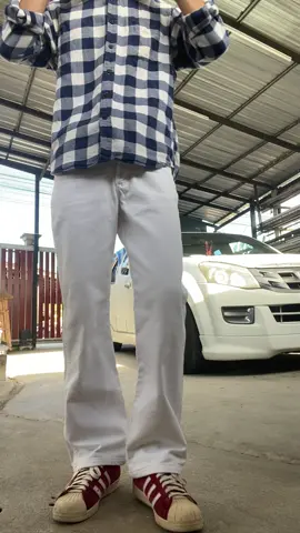 Brand: Wrangler 13MWZ Made in: Maxico Details: 28/40/8 (เหมาะสำหรับคนสูงไม่เกิน165-170) Price: 990รส (สดลดได้แต่นิดหน่อยนะ) ตำหนิ: รวมๆสภาพ10/10  ชอบก็ลุยครับ ซัก-รีด จบใส่หล่อ  รับพิมรับใต้เม้น และ ➡️InBox⬅️ #wrangler #แนวทางการแต่งตัว #สไตล์การแต่งตัว #เปิดการมองเห็น 