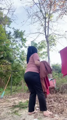 Biaselah dari sebelum kawen, sampai kawen tetap sama tak boleh duduk diam😂dengan bawak perut nye hihi sampai kena marah sebab tak reti duduk diam🫣#tiktokperakmalaysia #fypppppppppppppppppppppp #hargaiselagiada❤️❤️❤️ #tiktokperakmalaysia #tiktokfames27 