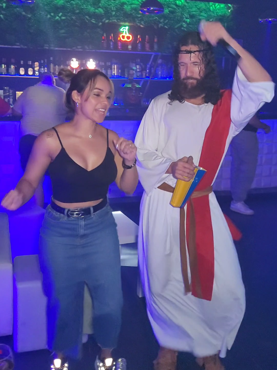 🇪🇸 Jesús Salsero tirando los pasos sagrados en España oís 🎶🥳 #salsa #salsacaleña #salsacali #jesussalsero #jesusenespaña           