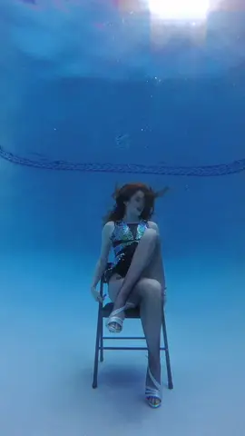 You wanna see me all alone✨ #thefateofophelia music video was soo good! 🎨🖼️✨ such a vibe🌊💃🏼  @Taylor Swift @Taylor Nation dc. Mandy Moore #tsthelifeofashowgirl #taylorswift #underwaterdance #fyp 