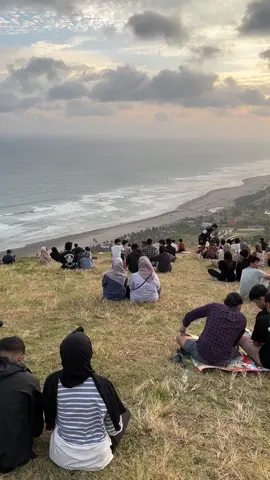 1 tempat 2 vibes ⛰️ #fyp #sunsetvibes #buktiparalayang #sunsetvibes 