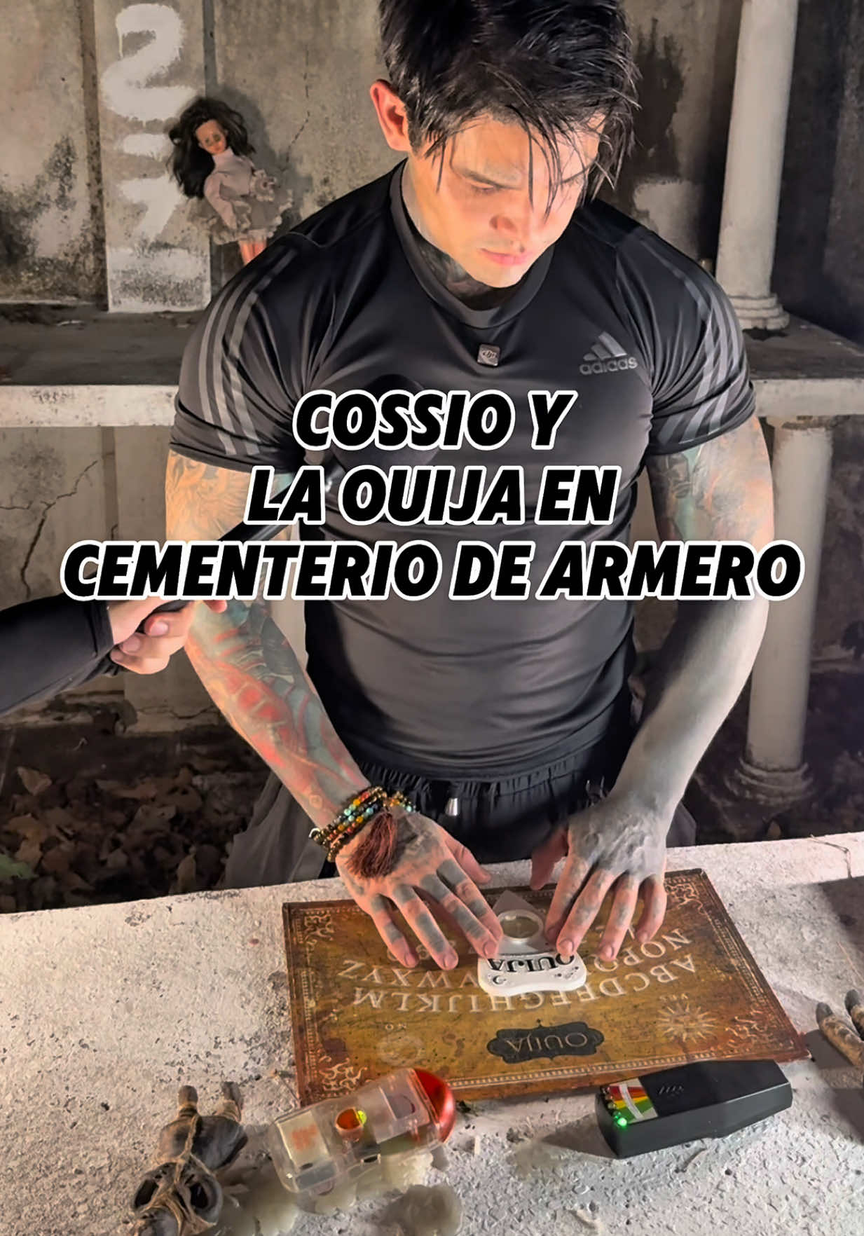 @Yef manipula la tabla Ouija en el cementerio de Armero  #yefersoncossio #cossio #cementerio #ouija #dani3palacios 