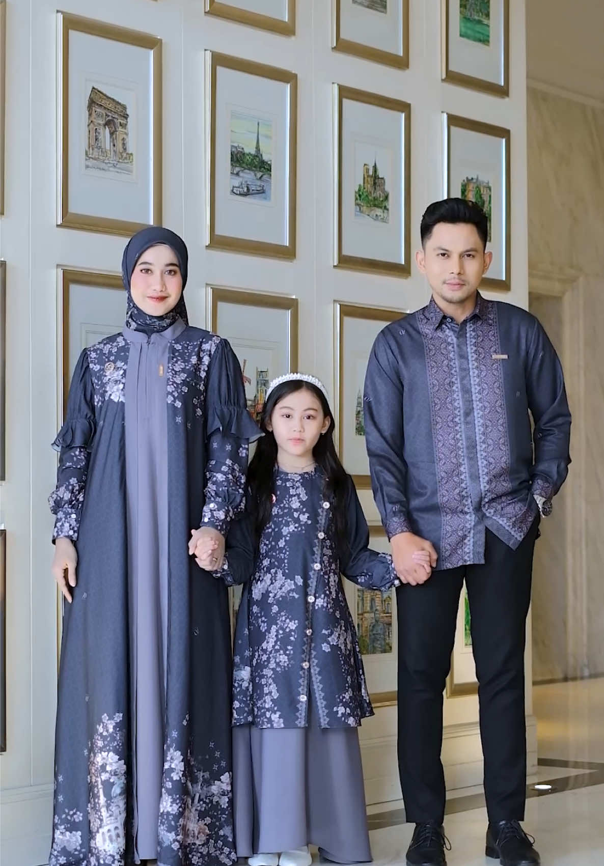 Morning zanbee 🤗 Mimin spil yang paling best seller Sarimbit DANARAJA by @Artie daily ✨ Jangan lupa ikut Pre Order  #sarimbit2026 #famsetkeluarga #couplelebaran #dresslebaran #famset2026 