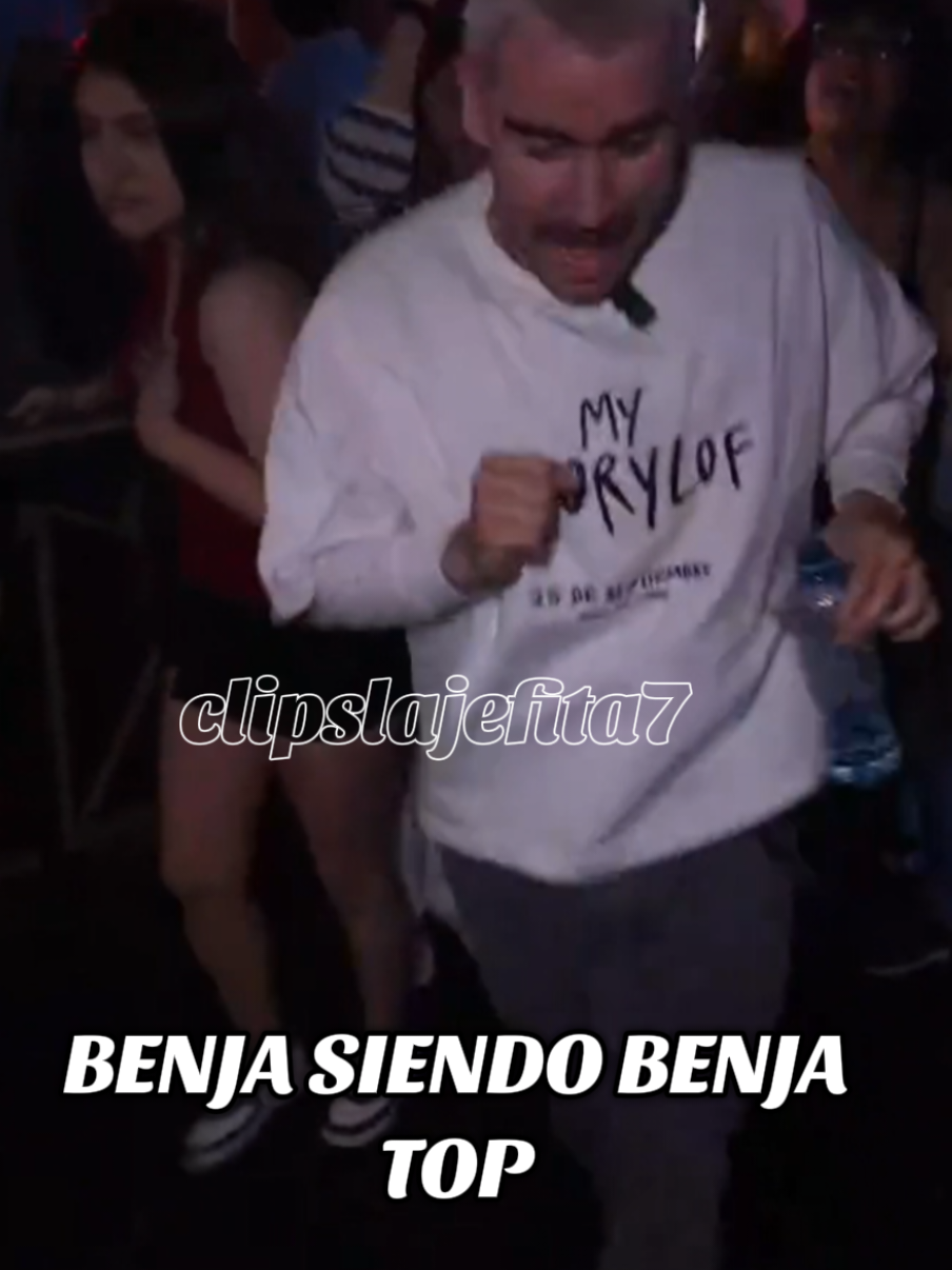 yessss benjaaaaaa es toppp, esta demostrando como se hace un verdadero stream en discotecass... @Benjamin ... #peru🇵🇪 #trujilloperu #benjadoes #amigos #fiesta 