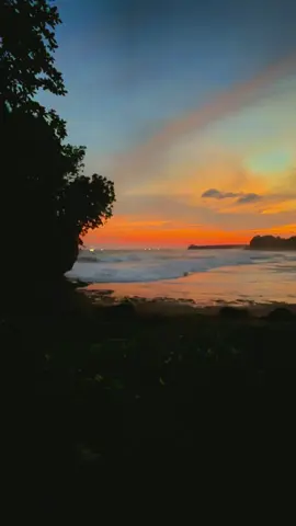 Senja pantai madasari🌅🌅 #pantaimadasari  #madasaribeach  #viewsunset  #campinmadasari  #sewatendamangpipin 