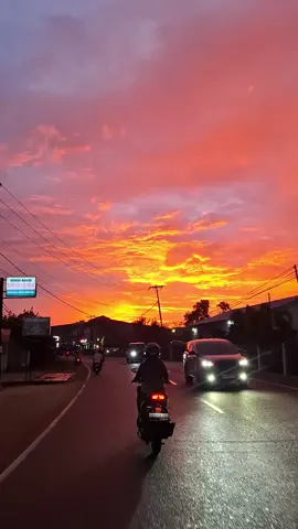 No filter No effect. Semburat jingga di langit ketapang semalam sore. Masya Allah.. 