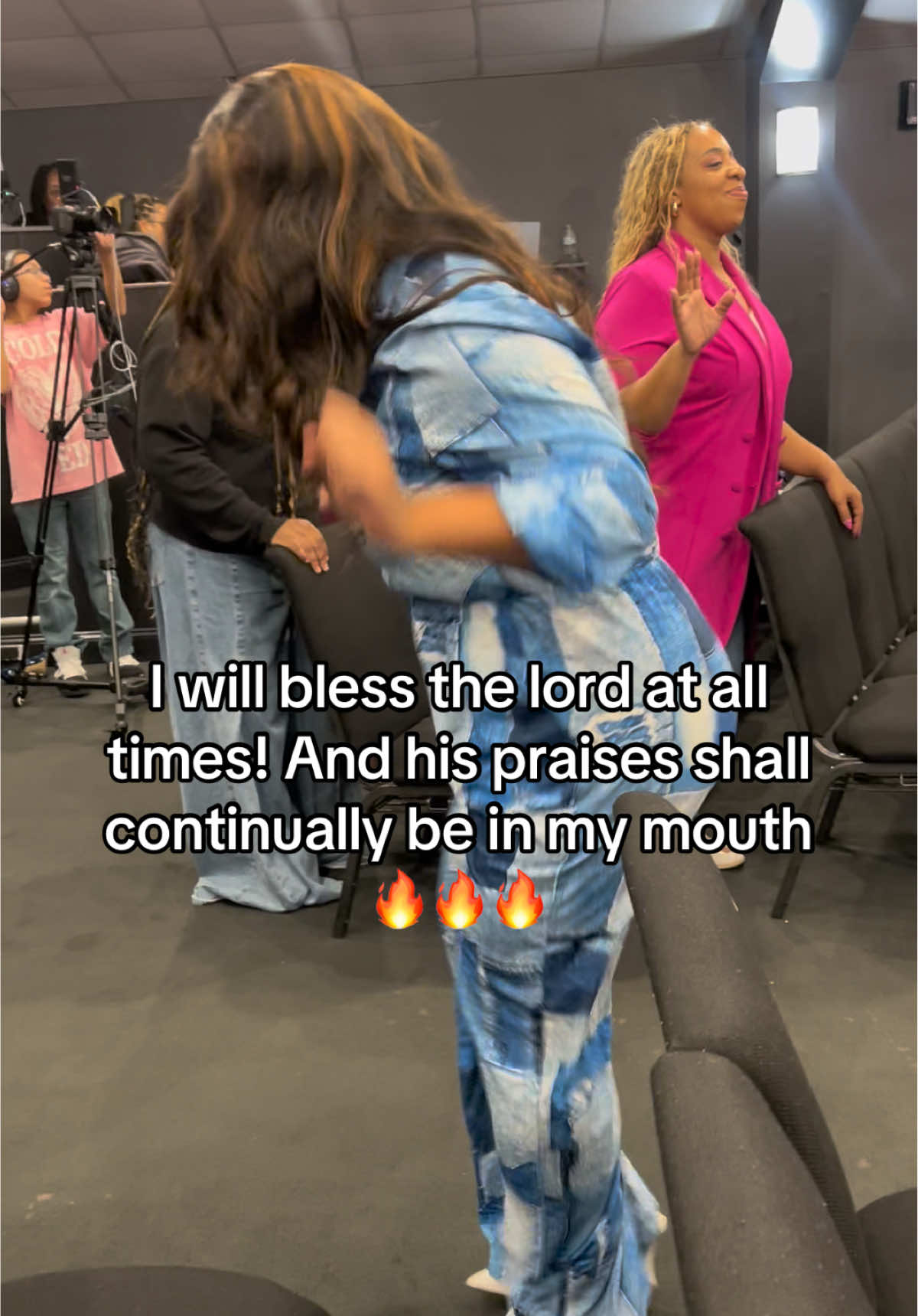 #churchtiktok #praisebreak #christiantiktok #praisethelord #shout 