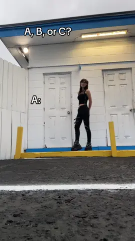 Doing some cute poses 🖤🥰 #beauty #catwalkchallenge #fyp #famous 