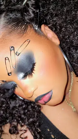 currently watching episode 9 of Khemijra and omg was not expecting it to be soooooo sad!!! 😭 like I was not prepared at all 💔 I won't spoil anything but just be prepared to be saddddddd 😓 #blackgirlmakeup #BeautyTok #makeupfyp #altmakeup #blackalttiktok 