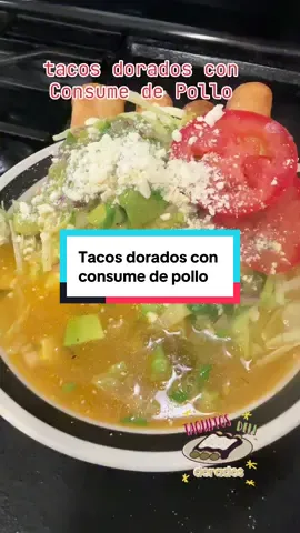 Tacos dorados con consume de pollo  Receta: Lavar y cocer la Pechora de pollo con cebolla, ajo, cilantro, comino, pimienta y sal todo al gusto.  Despues agregar jitomates  Moler todo Poner tantito aceite en una olla y poca cebolla lla luego agregar lo Que licuo y dejar hervir bien y agregar MAs caldo de pollo  Enrollar los tacos a su gusto #tacosdorados #consume #comidamexicana #mexicanfood #mclaudiamartinez 