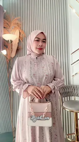 Dusty Ivory nya Cantikk Beeebbb🥹