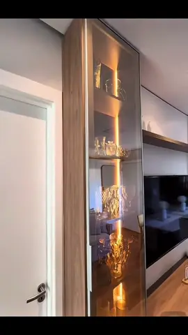 Cristaleira 1 Porta Reflecta com Fita Led com Espelho Luminare 100% Mdf. ID: BUR-QGP-PTE  #tiktok #móveis #moveisplanejados #armarios  #CapCut 