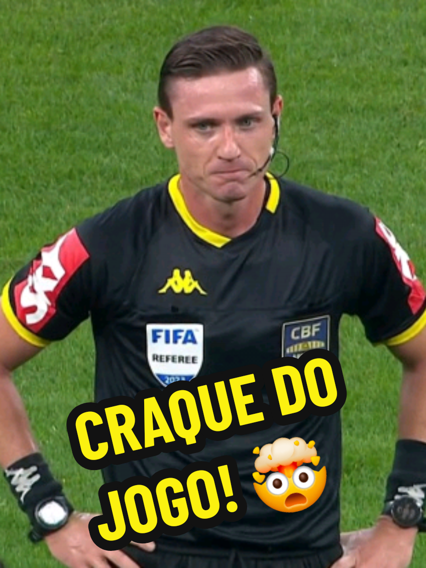 😂 Quando o Árbitro joga mais que muito atacante por aí... ⚽️ Marca aquele amigo que também acha que o VAR devia ganhar o prêmio de craque do jogo! #VAR #arbitragem #saopaulofc #palmeiras #futebol