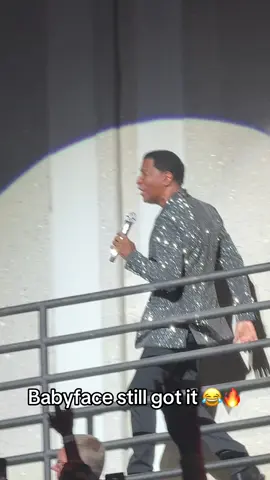 All upcoming artists need to pay attention this is how you get fans that will be around for a long time. Babyface still outshining yall favorites🔥 #babyface #charliewilson #livenationurban #charlotte 