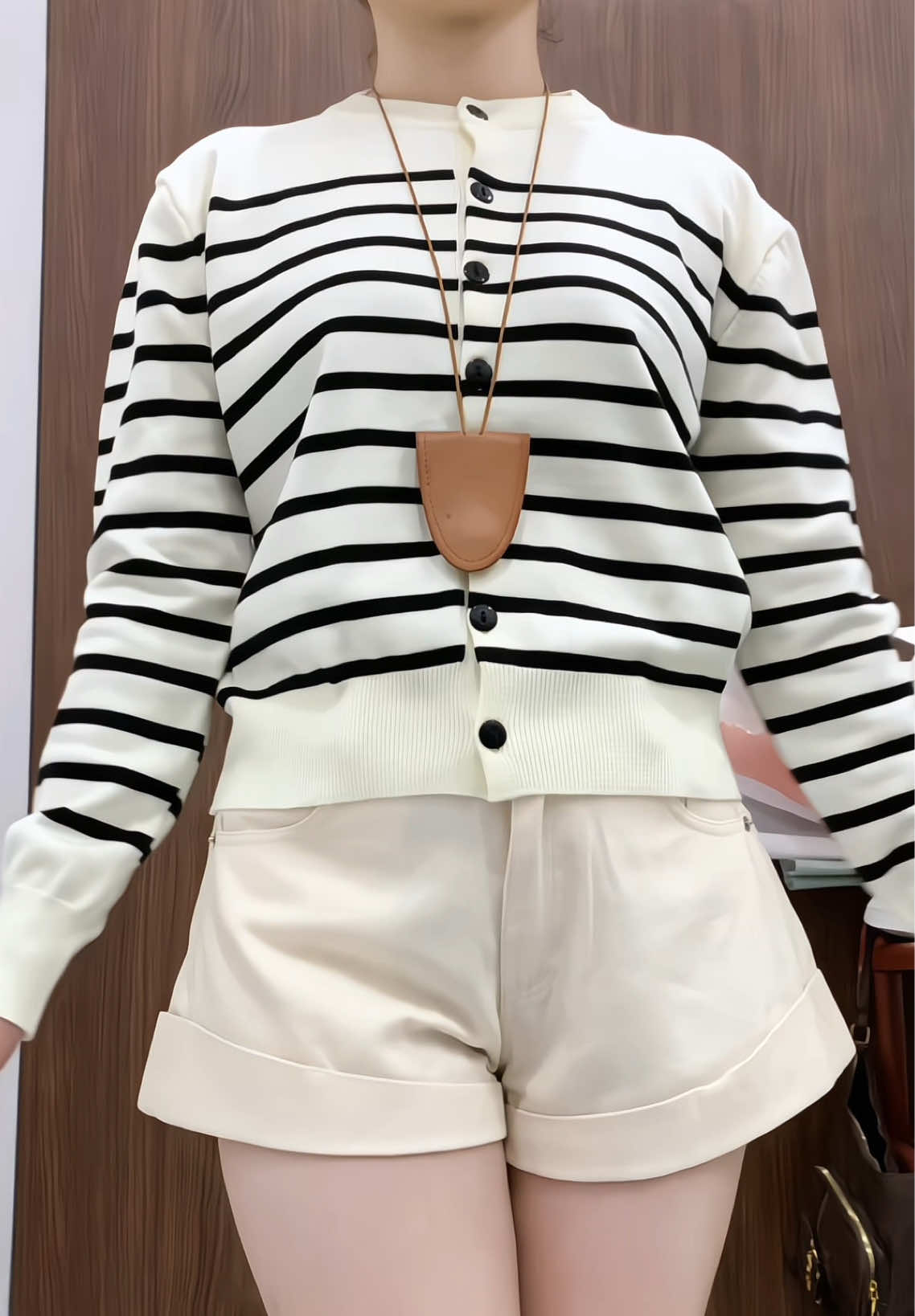Phối zì cũm hợpp 🌥️🌻🌸✨#aolentaydai #aolencardigan #cardigan #aothudong #phoidoxinh 