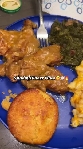 smothered turkey chops w/ mac & greens 😩🔥( ima get some real plates soon 😭)  #taylormarie #fyp  