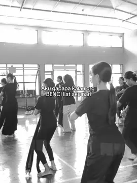 AKU AKAN TETAP MENARI  #Penarisemarang #sanggartarisemarang #penariindonesia #fyppenari #penariungaran  